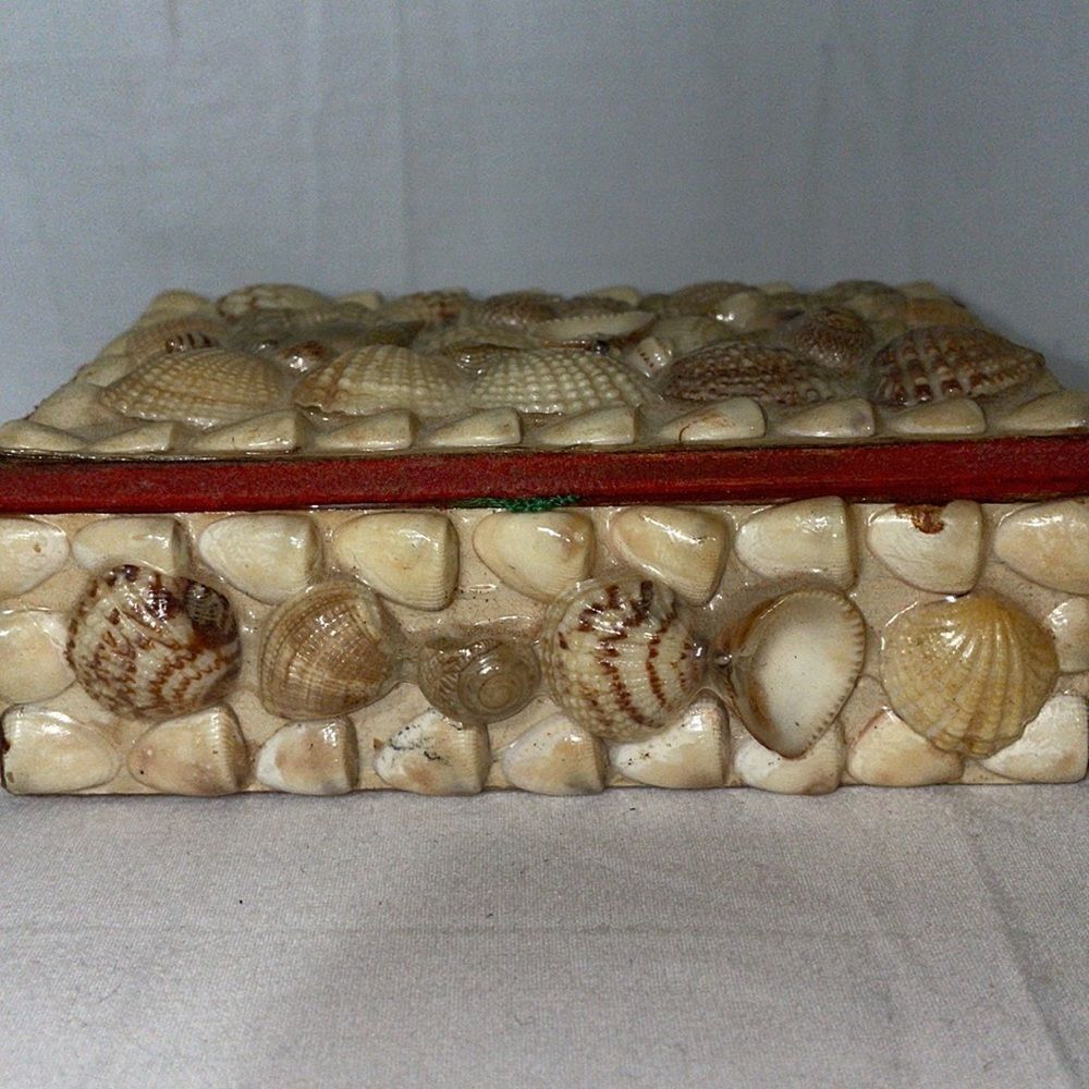 Shell Covered Small Box - Picture 4 of 9